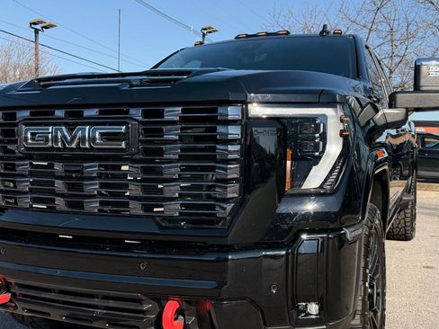 Used 2025 GMC Sierra 2500 Denali Ultimate image 8