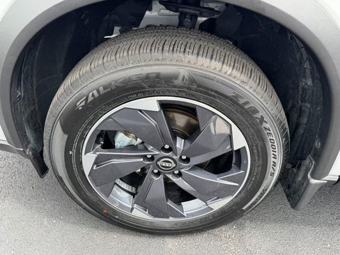 Used 2025 Nissan Rogue SV image 7