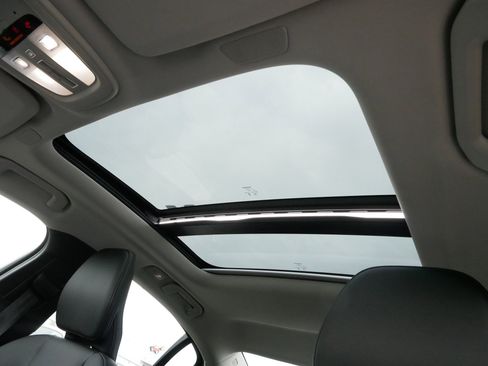 Used 2025 Volvo S60 B5 Core image 31