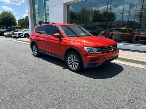 Used 2019 Volkswagen Tiguan SE AWD/4WD image 2