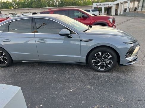Used 2025 Hyundai Sonata SEL FWD image 2