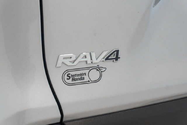 Used 2023 Toyota RAV4 XLE Premium AWD/4WD image 19