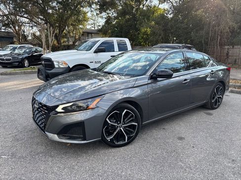 Used 2025 Nissan Altima 2.5 SR FWD image 2