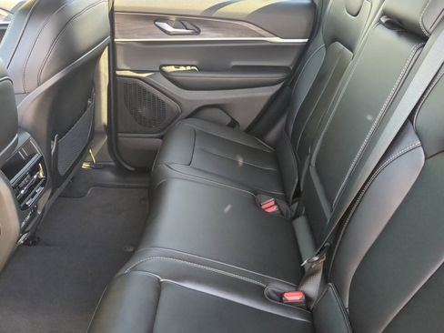 New 2025 Jeep Grand Cherokee Limited w/ Black Appearance Package image 17