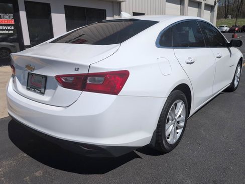 Used 2016 Chevrolet Malibu LT w/ Leather Package FWD image 8
