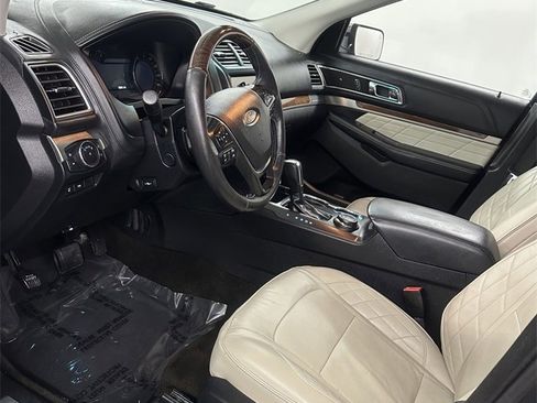 Used 2016 Ford Explorer Platinum image 11