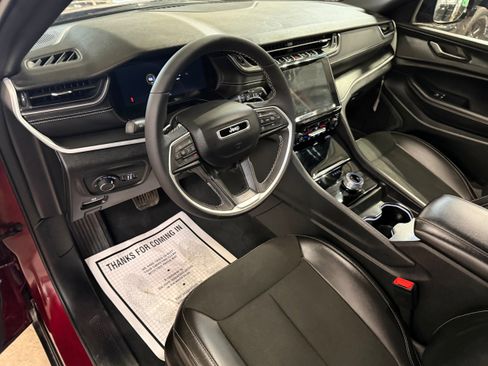 Certified 2025 Jeep Grand Cherokee L Altitude image 18