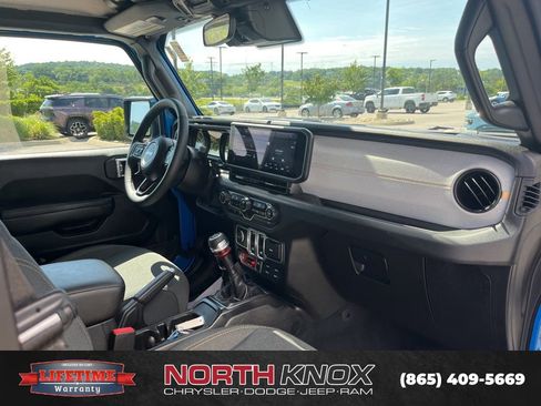 Used 2025 Jeep Wrangler Sport AWD/4WD image 21