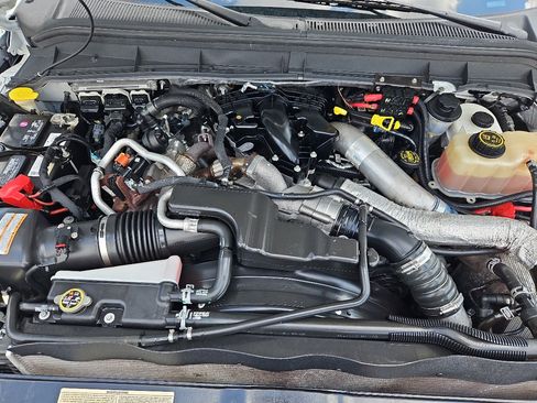 Used 2016 Ford F550 2WD Regular Cab Super Duty image 41