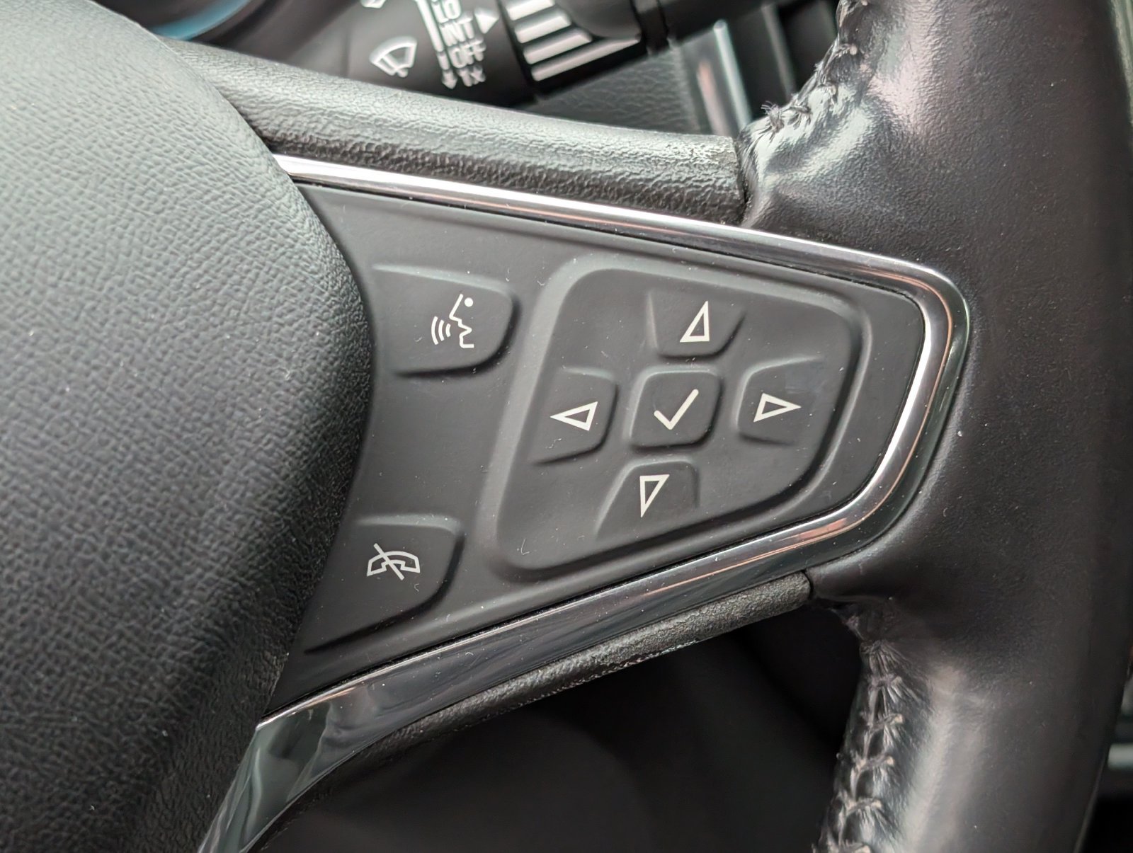 Used 2020 Chevrolet Equinox LT AWD/4WD image 24
