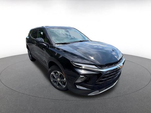 Used 2025 Chevrolet Blazer LT FWD image 4