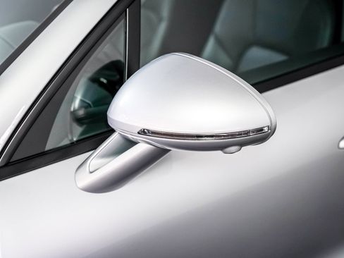 Used 2025 Porsche Macan image 30