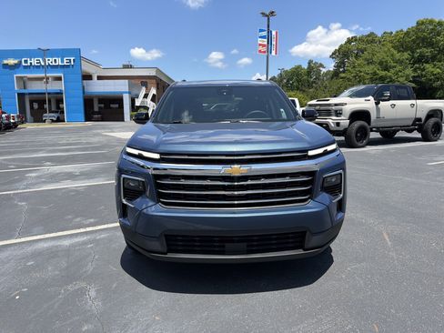 New 2026 Chevrolet Traverse LT FWD image 2