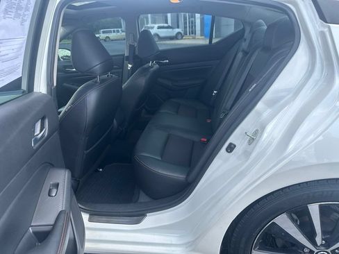 Used 2019 Nissan Altima 2.5 SR w/ SR Premium Package FWD image 11