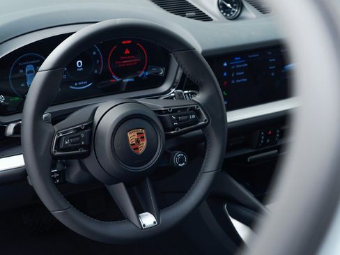 New 2026 Porsche Cayenne image 22