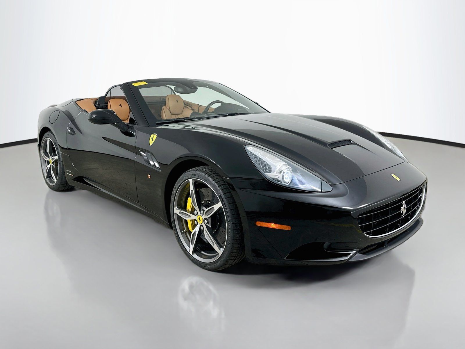Used 2014 Ferrari California RWD image 65