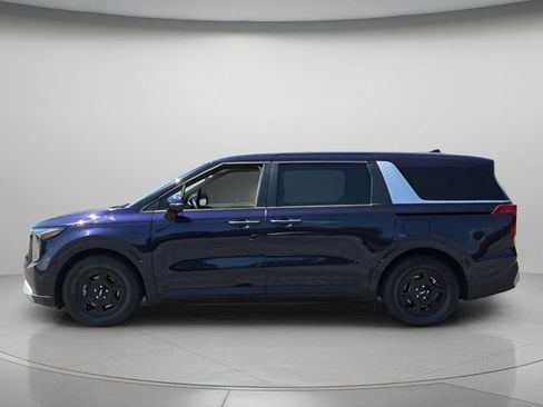 Used 2025 Kia Carnival FWD image 3