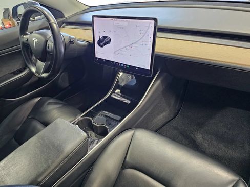 Used 2018 Tesla Model 3 RWD image 5