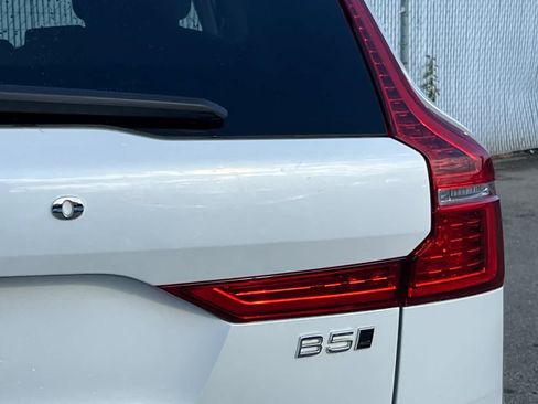 Used 2023 Volvo XC60 B5 Plus AWD/4WD image 21