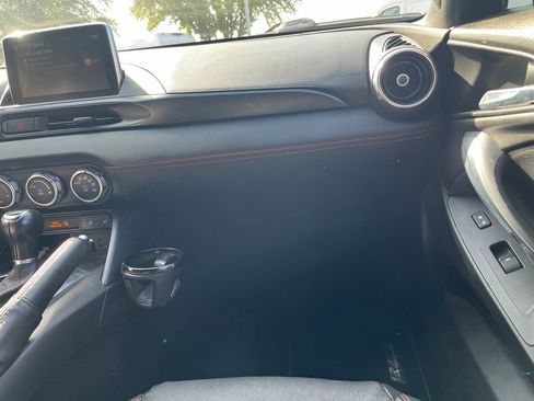 Used 2018 FIAT 124 Spider Abarth w/ Convenience Group RWD image 8