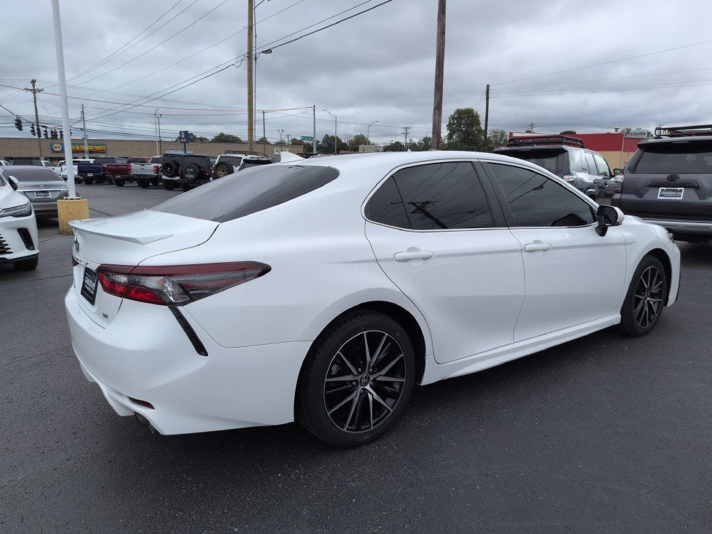 Used 2024 Toyota Camry SE w/ Cold Weather Package FWD image 5