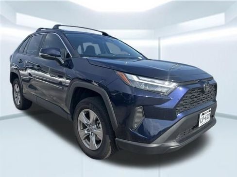 Used 2025 Toyota RAV4 XLE w/ Convenience Package FWD image 3