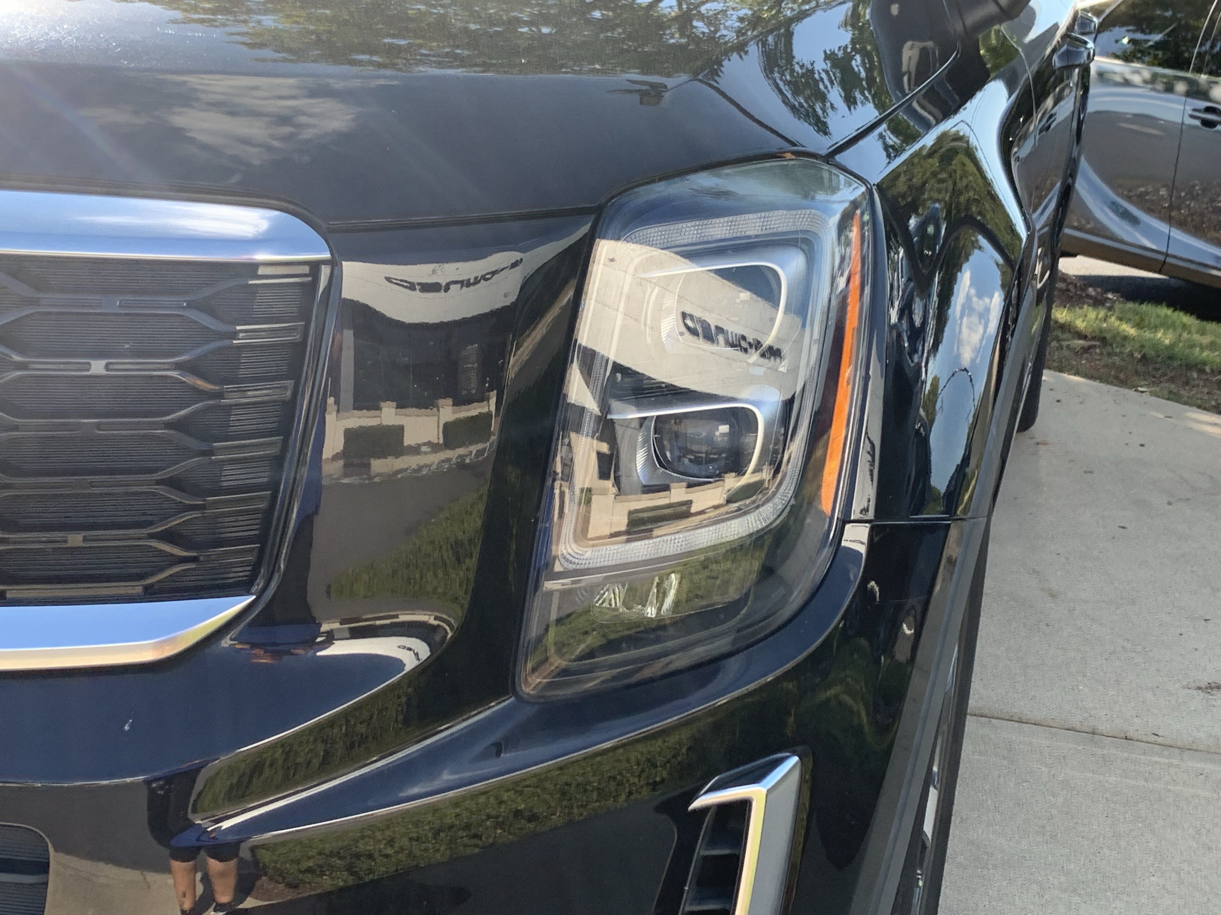 Used 2022 Kia Telluride EX w/ EX Premium Package FWD image 6