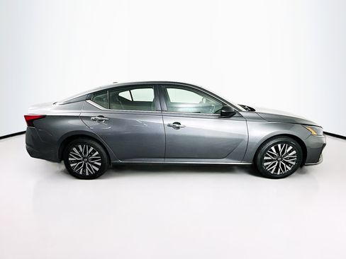 Used 2024 Nissan Altima 2.5 SV image 10