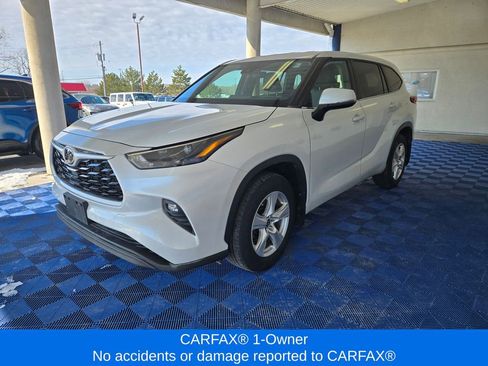Used 2023 Toyota Highlander LE image 4