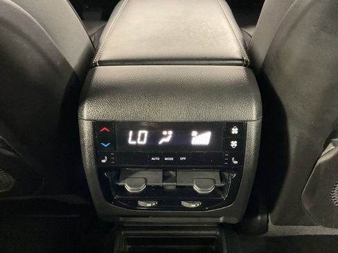 Used 2023 Jeep Grand Cherokee L Limited w/ Black Appearance Package AWD/4WD image 12