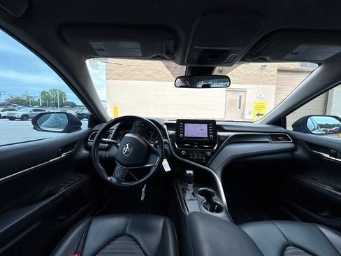 Used 2021 Toyota Camry SE FWD image 7