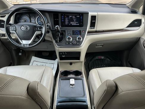 Used 2015 Toyota Sienna XLE image 20