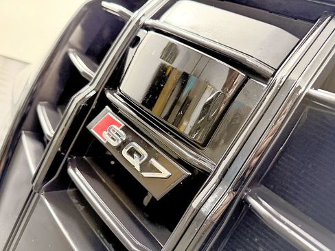 Used 2021 Audi SQ7 Premium Plus w/ Executive Package AWD/4WD image 25