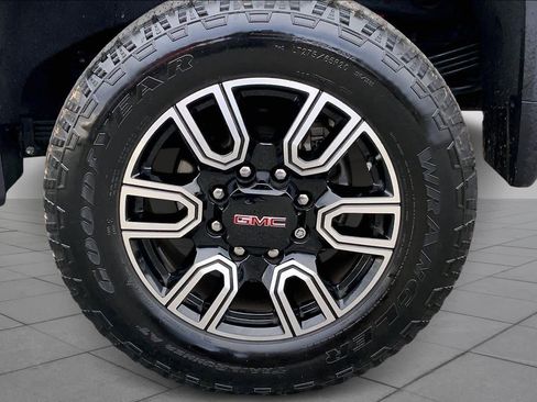 Used 2023 GMC Sierra 2500 AT4 w/ AT4 Preferred Package image 11