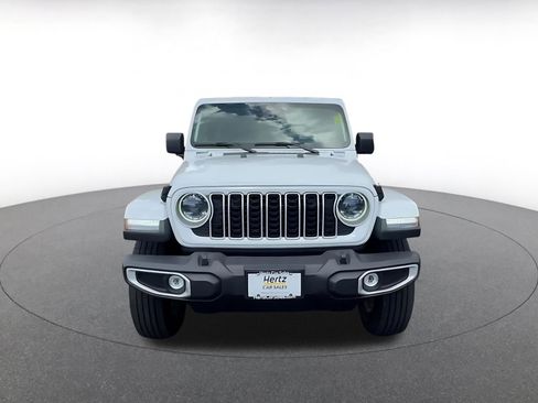 Used 2025 Jeep Wrangler Unlimited Sahara AWD/4WD image 4