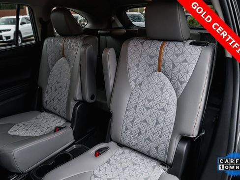 Certified 2023 Toyota Highlander Bronze Edition image 29