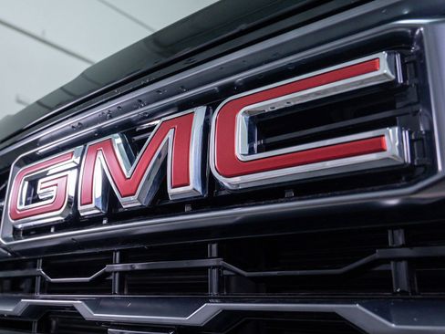 Used 2026 GMC Sierra 2500 AT4 w/ Technology Package AWD/4WD image 5