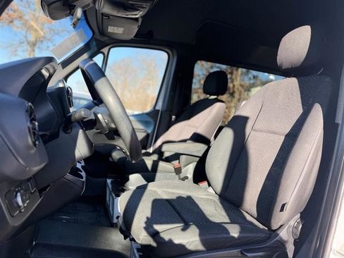 Used 2019 Mercedes-Benz Sprinter 2500 image 12