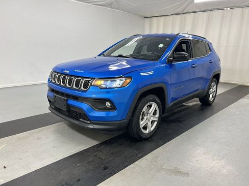 Used 2023 Jeep Compass Latitude w/ Convenience Group AWD/4WD image 5