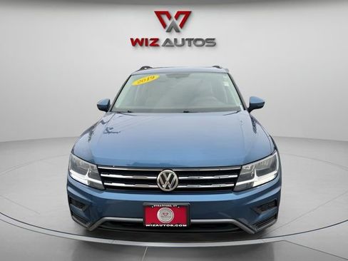 Used 2019 Volkswagen Tiguan SE w/ Panoramic Sunroof Package image 3