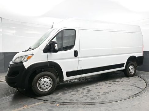 Used 2024 RAM ProMaster 2500 w/ Convenience Group FWD image 3
