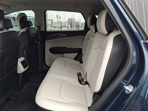 Certified 2023 Kia Sportage EX image 10