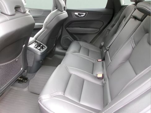 Used 2025 Volvo XC60 B5 Ultra image 9