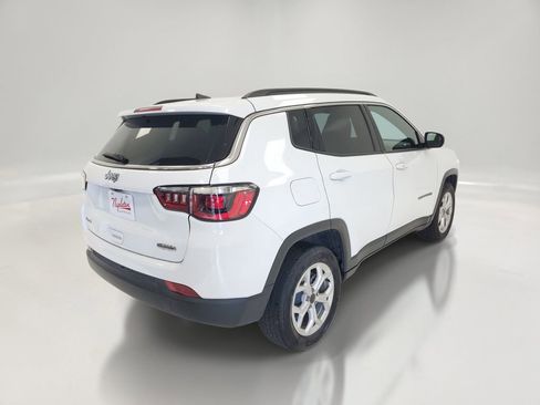 Used 2025 Jeep Compass Latitude AWD/4WD image 6