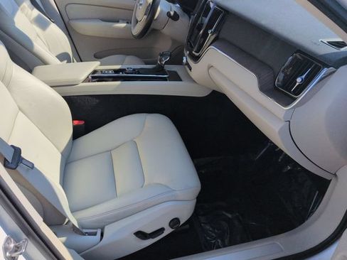 Used 2021 Volvo XC60 T5 Momentum w/ Premium Package FWD image 37