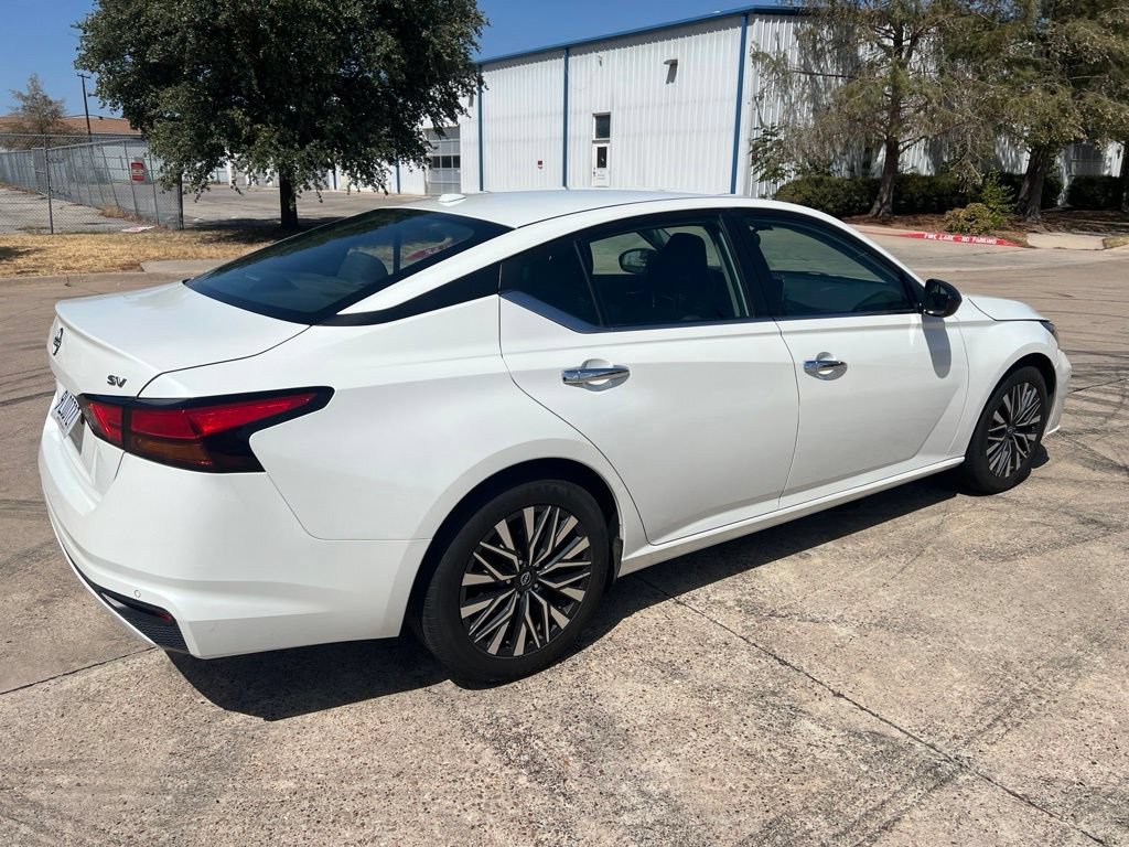 Used 2024 Nissan Altima 2.5 SV FWD image 16