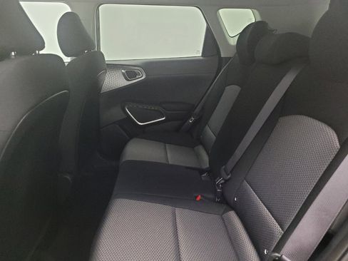 Used 2025 Kia Soul LX image 18