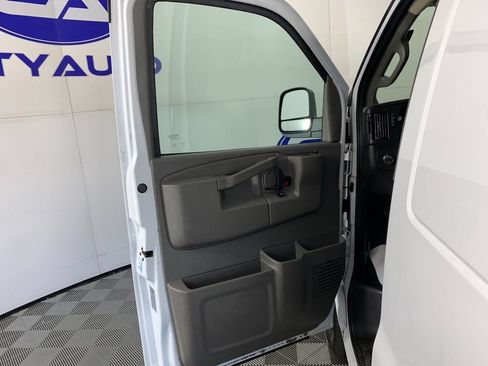 Used 2021 Chevrolet Express 2500 RWD image 14