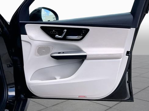 Used 2025 Mercedes-Benz GLC 300 image 20