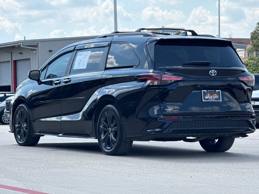 Certified 2025 Toyota Sienna XSE FWD image 4